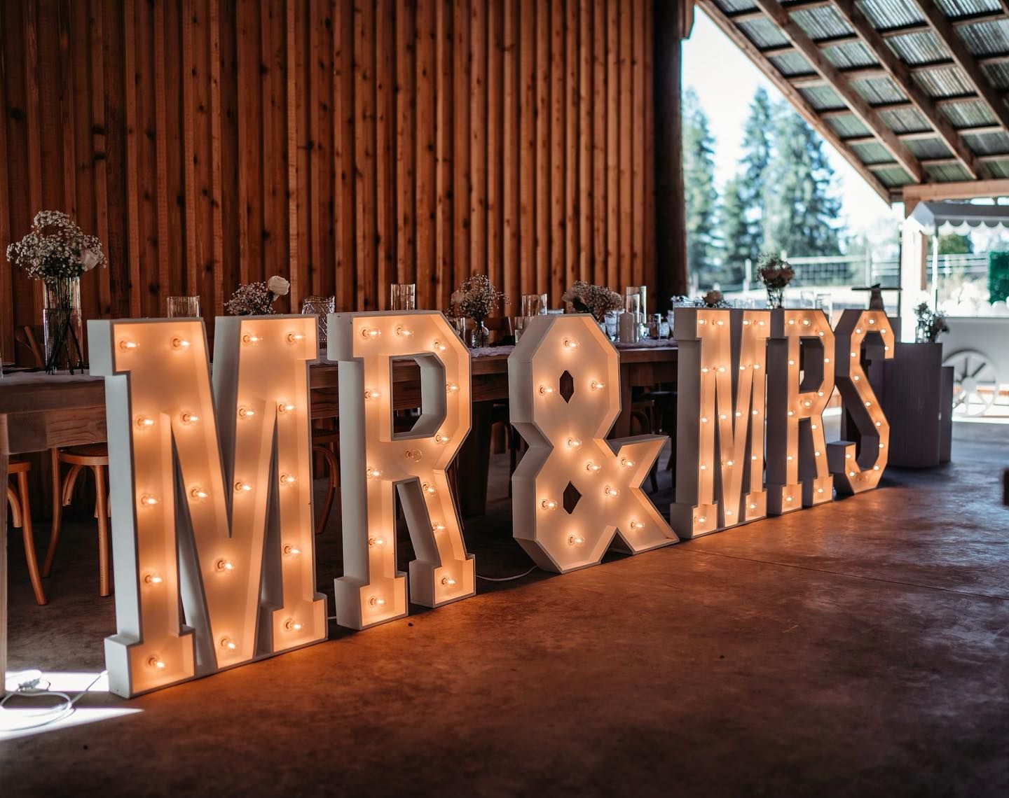 Mr & Mrs Marquee Letters Setup Lighting